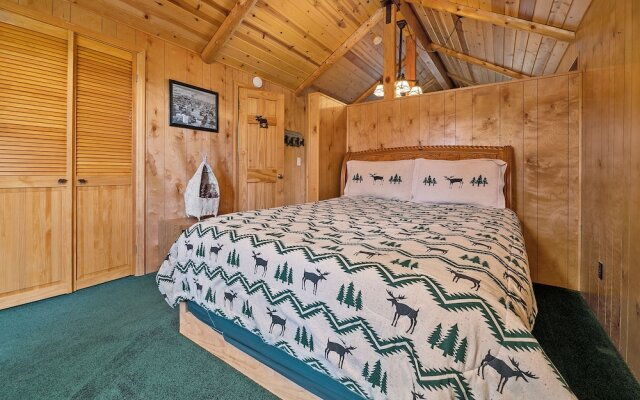 The Hideaway - Enchanting Custom Log-style Home Nestled High In The Pines! Great Room Features! 2 Bedroom Cabin