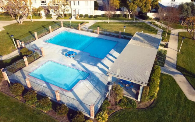 Cypress Serenity: 3Br Townhome With Garage, Private Patio, Community Pools (P33)