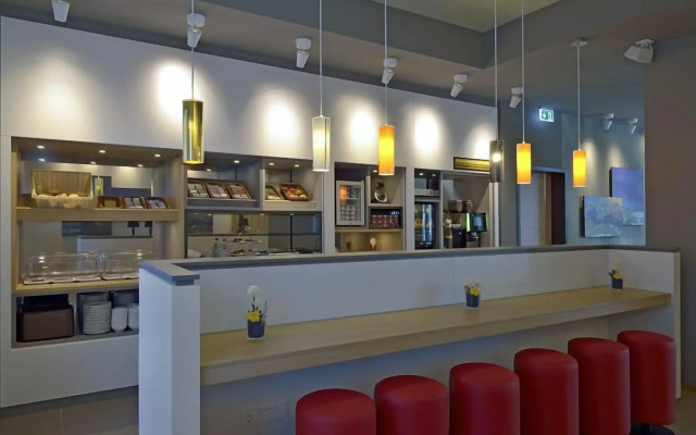 B&B HOTEL Stuttgart-Airport/Messe