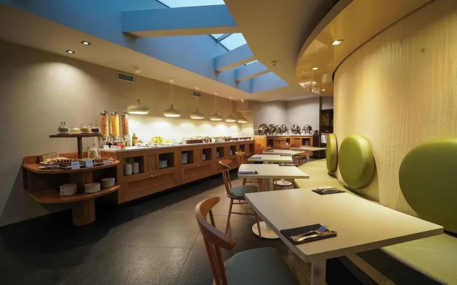 987 Design Prague Hotel