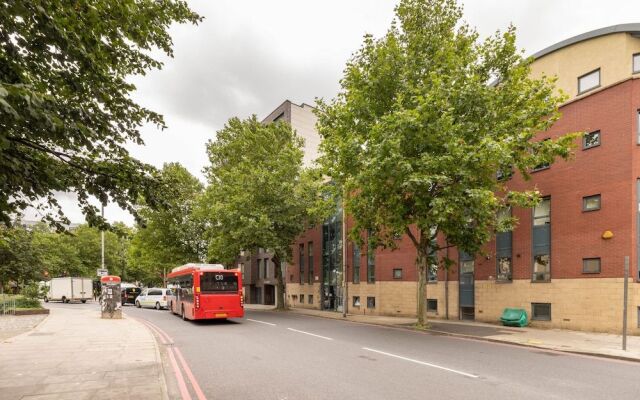 Stunning 2 Bed Flat near Tower Bridge