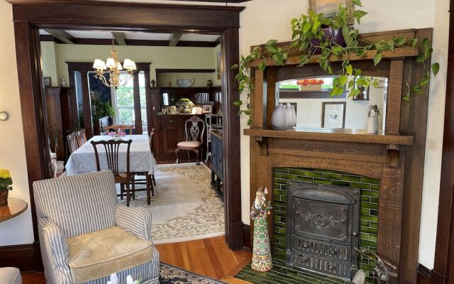 Fisher House Victoria Bed and Breakfast