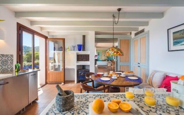 Sea Front Villa with Access Mallorca 8 Pers