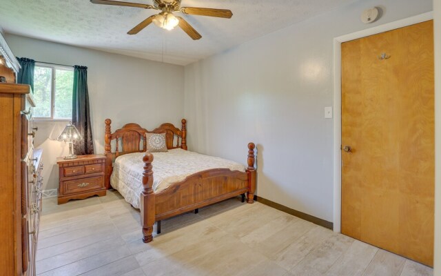 Cozy Youngstown Apartment w/ Central A/C + Heating