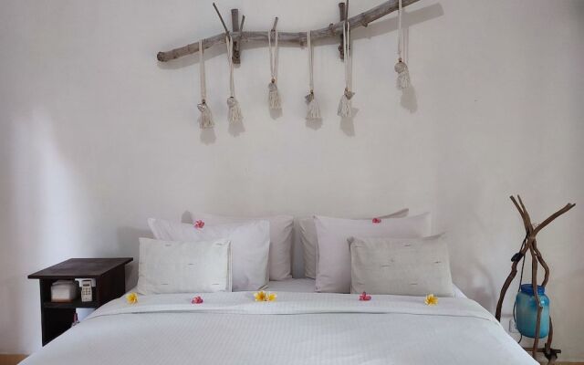 The This-Kon Gili Meno