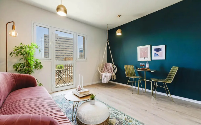 New - Trendy One Bedroom Apt, Most Popular Area