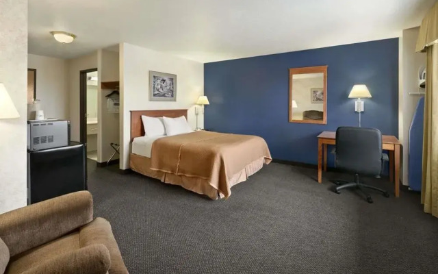Travelodge and Suites Fargo/Moorhead
