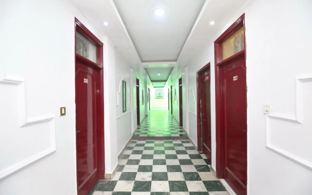 OYO 17430 Gulshah Hotel