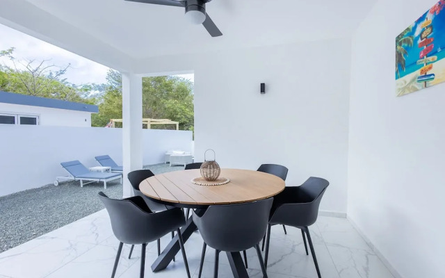 Modern Garden Villa Near Jan Thiel Mambo