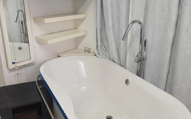 Santini Lace Self Catering Unit