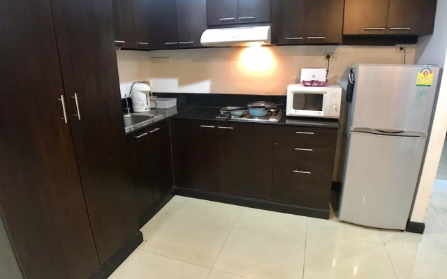 Twin Peaks Sukhumvit Suites