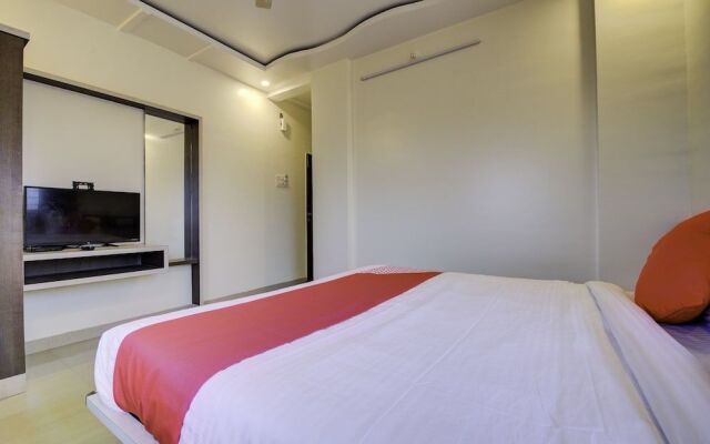OYO 24125 Hotel Aakash