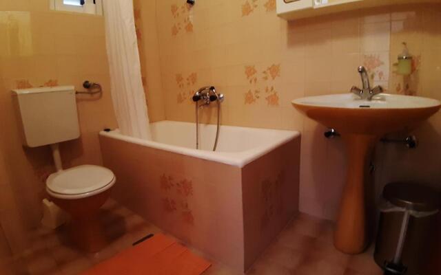 Apartments and Rooms Dobrila