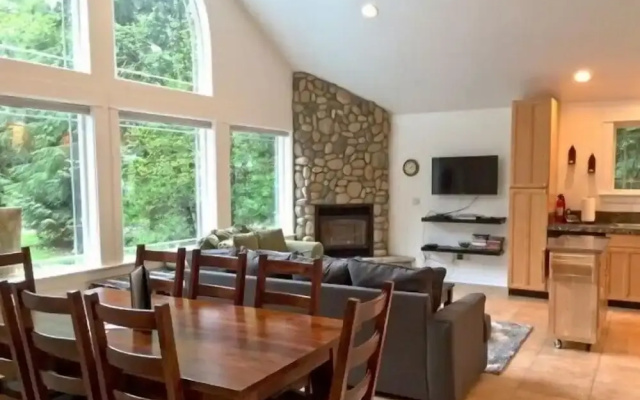 Mt Baker Lodging Cabin 1 Sleeps 8