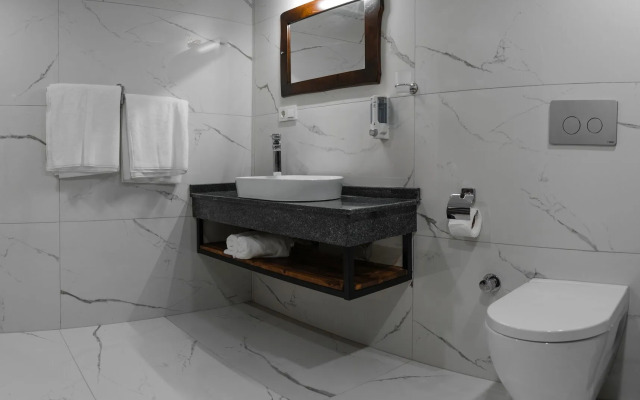 Çınar Han Otel ve Cafe