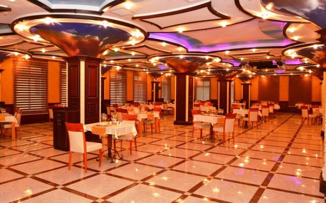 Deluxe Hotel and Spa