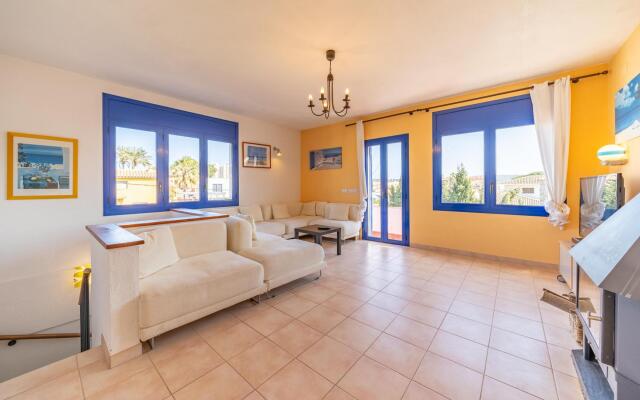 Sol in L'Escala with 4 bedrooms and 3 bathrooms