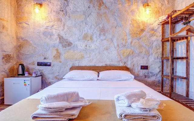 Ceran Stone House