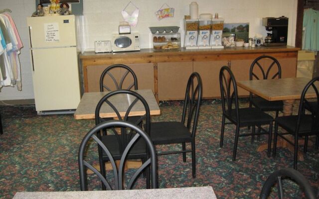 Glacier Gateway Plaza