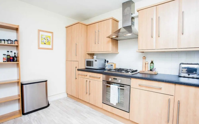 Stunning Spacious South London 1 Bed Apartment with Balcony