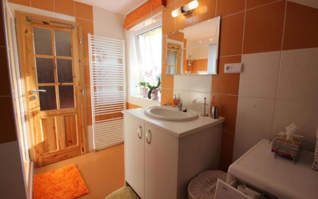 Orange Loft Apartment