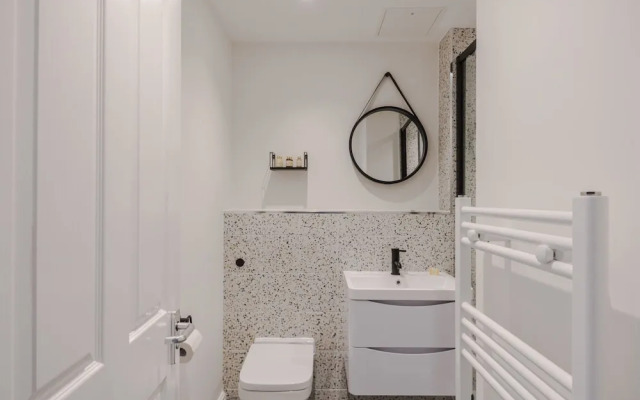 The Vanity Affair - Fitzrovia - by Frankie Says