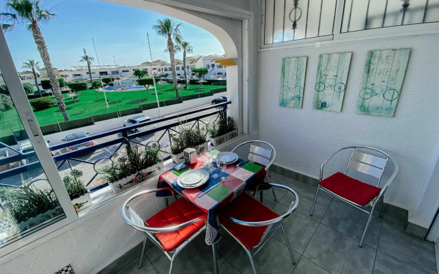 Stunning 2 bedroom apartment with Pool View