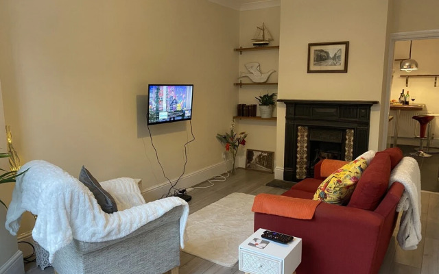 Immaculate 1-bed Apartment Near the River Thames