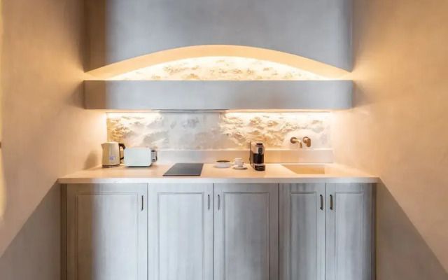 Inotropes Boutique Suites