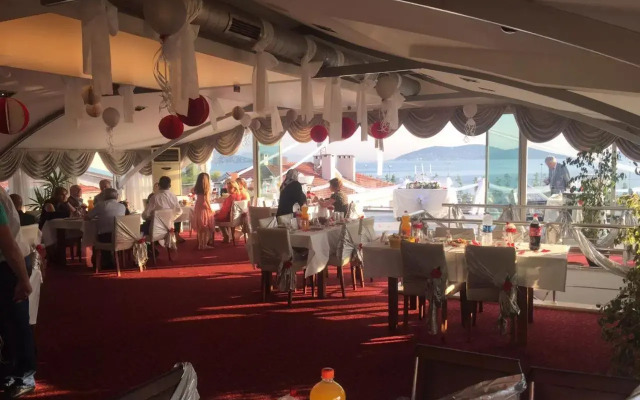 Island Hotel