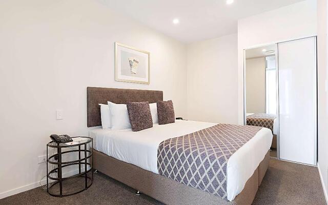 Ramada Suites By Wyndham Victoria Street West