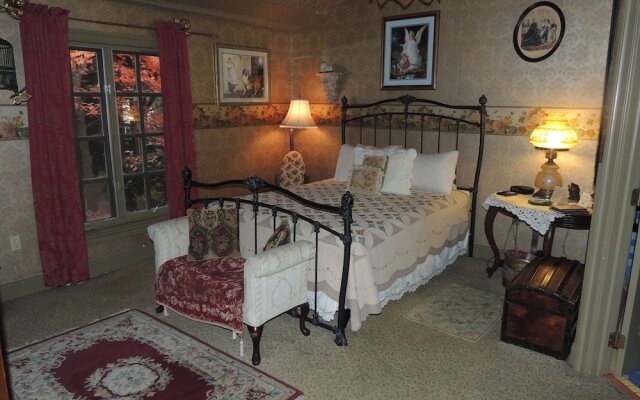 Historic Farnsworth House Inn