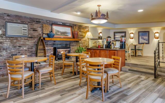 Econo Lodge Cherokee Near River Park
