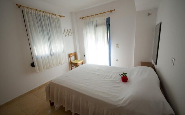 Family Holidays House Koutsouras by GHH