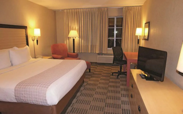 La Quinta Inn Suites White Plains Elmsford