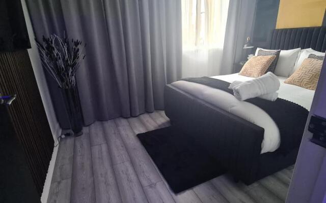 Luxury 9ine PENTHOUSE WITH GARDEN & JACUZZI