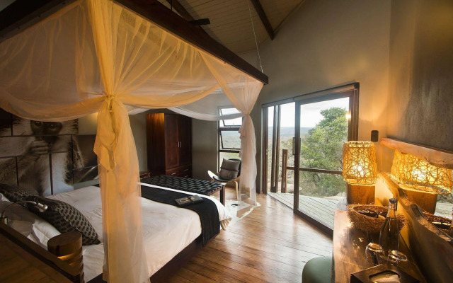 Rhino Ridge Safari Lodge