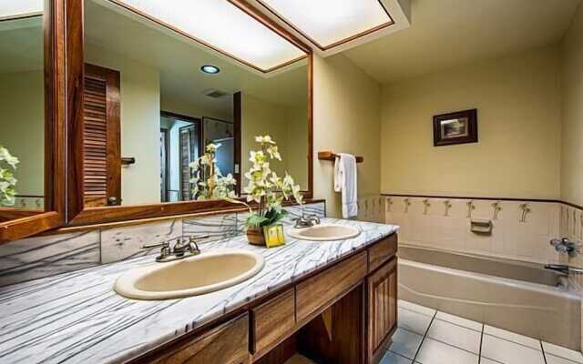 Kahaluu Bay Villas 304