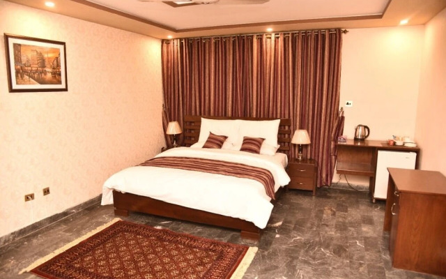 Tashreefaat Guest House - A Home in the Heart of the City