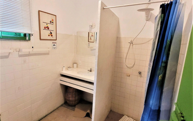 Linda casa com piscina a poucos passos da praia