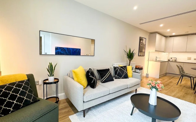 Huge 3bath 2bedroom Family Home