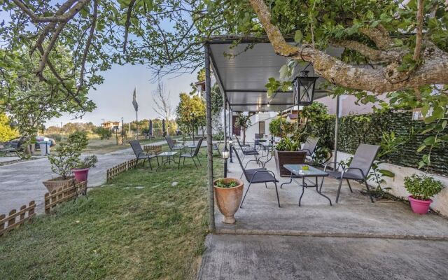 Nikolouzos Sunny Estate