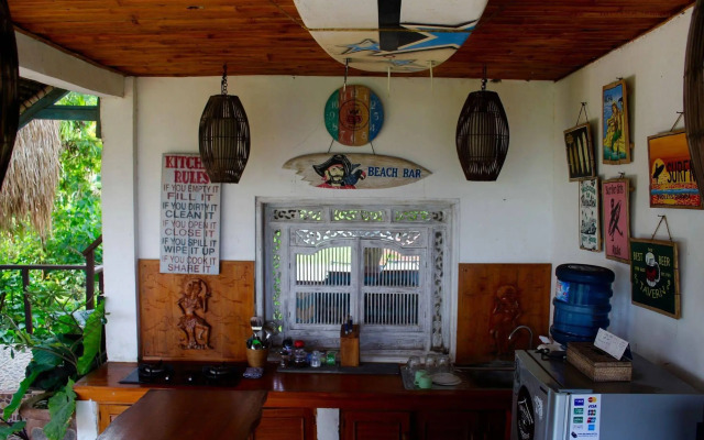 Dikaloha Medewi Surfcamp
