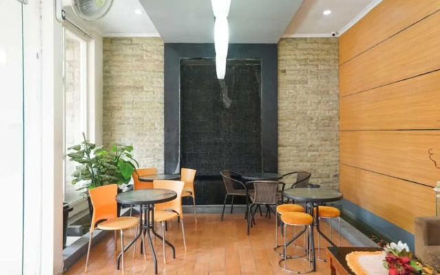OYO 450 Semampir Residence