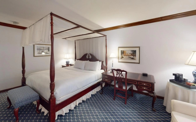 Avon Old Farms Hotel