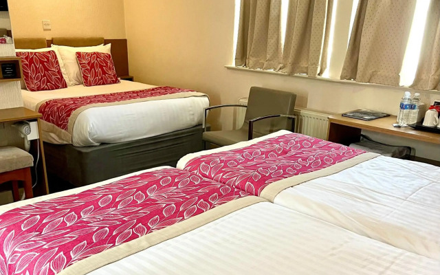 Clifton Court Metro Hotel