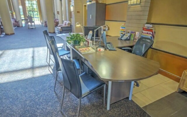 Private One Bedroom Condo on Golf Course, free parking