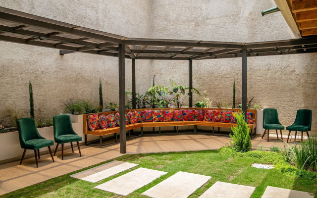 Las Camelias Inn