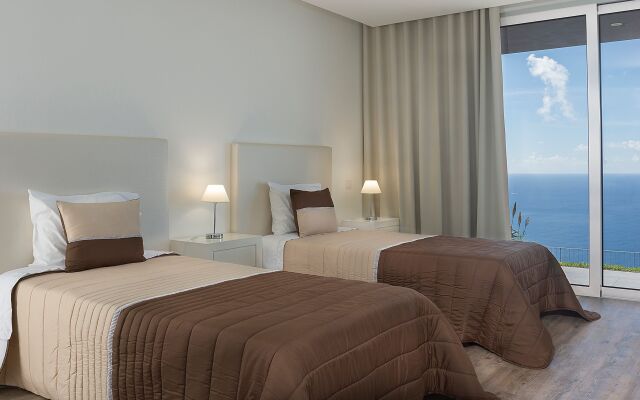 Modern cliff-top villa, panoramic sea-views, A/C, heated pool | Cliffscape