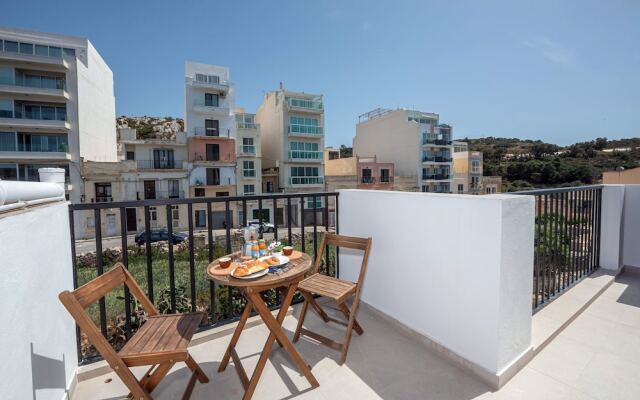 Harbour Lights Seafront Penthouse by Getaways Malta